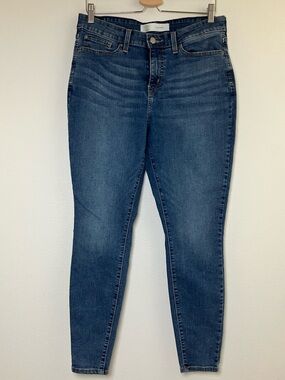 Levi’s | Classic Mid Rise Skinny Jeans